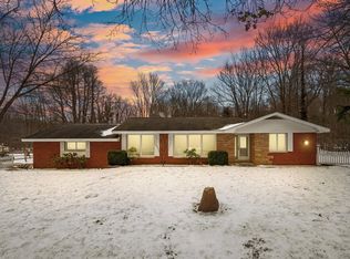 2095 Lakeshore Dr, Fennville, MI 49408