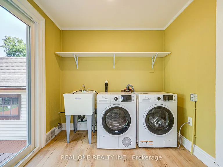 4052 Saint James Ave — Photo 15
