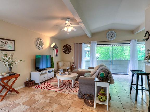3rd image of 2402 Jarratt Ave #B