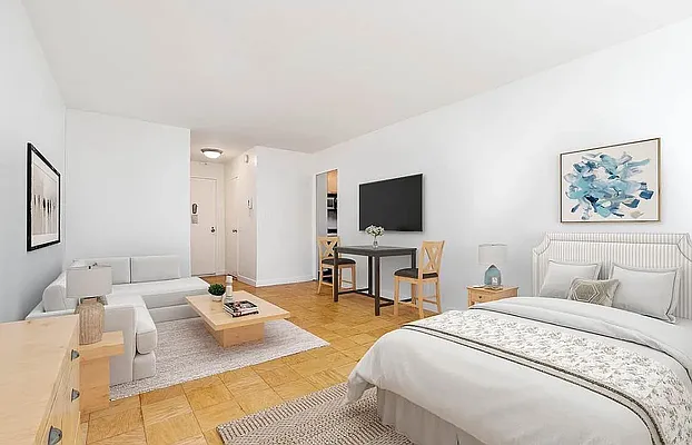 Rented by Manhattan Realty Group | media 6