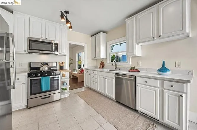 1720 Walnut St — Photo 8