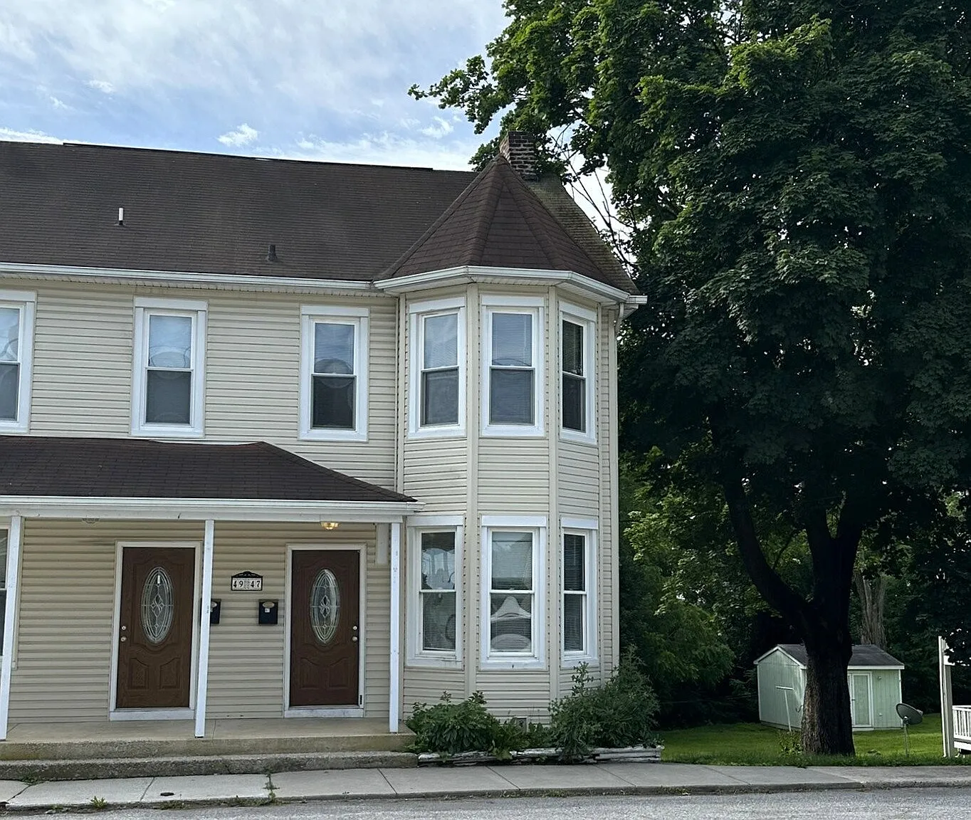 2 bed, 1.5 bath, 908 sqft, $1,300 — Photo 1