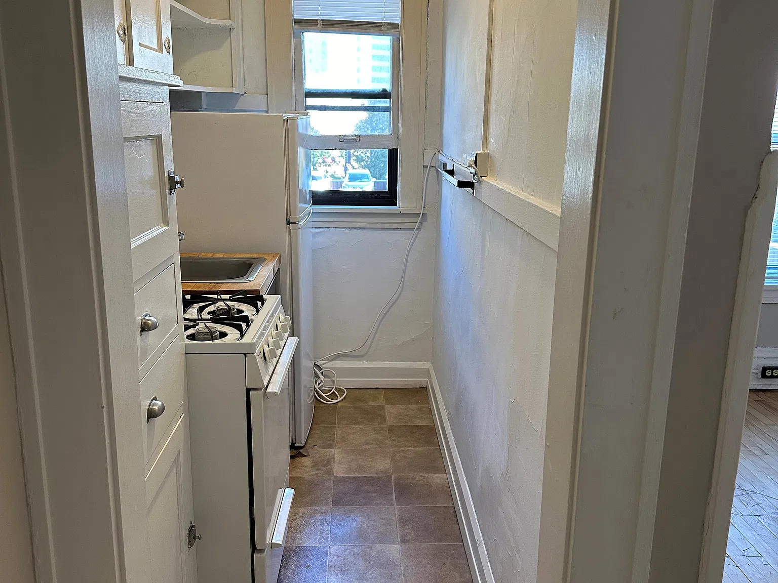 Yale Place Apartments — Photo 4
