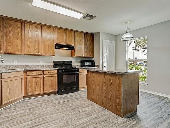 3rd image of 7822 W Red Oak Ln