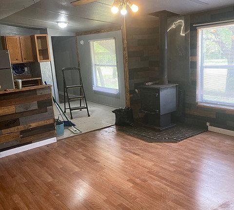 4th image of 3605 N Fm 52