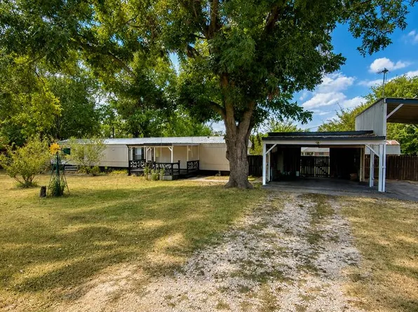 112 S Main St, Elkhart, TX 75839
