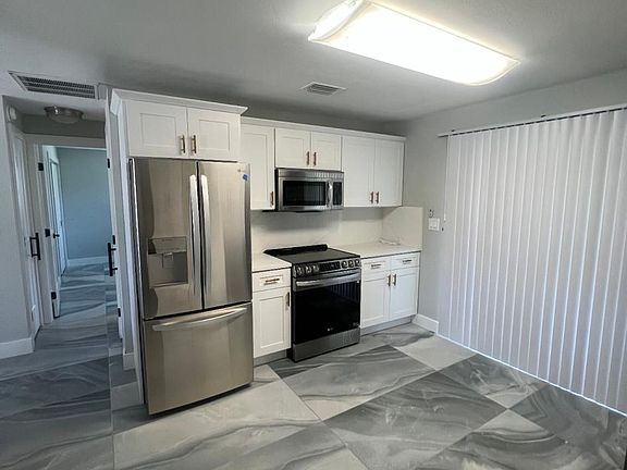 5th image of 4365 Tarpon Ave APT 3