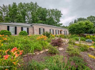 902 Ruffian Ln, Knoxville, TN 37923