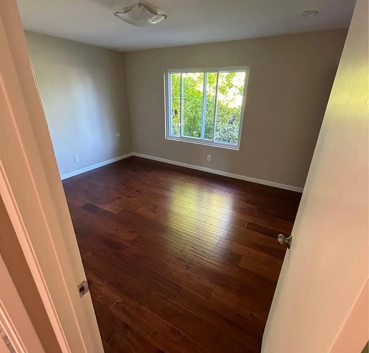 3 bed, 1200 sqft, $5,400 — Photo 3