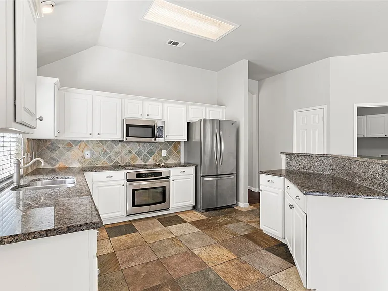 6721 Misty Hollow Dr — Photo 8