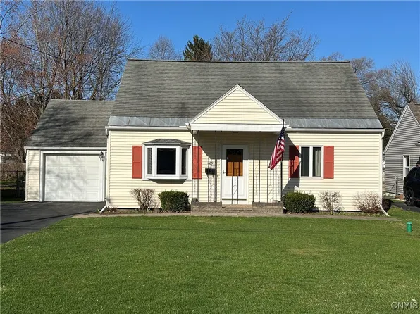 139 Dormar Dr, North Syracuse, NY 13212
