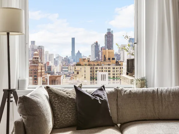 320 East 72nd Street PHB image 2 of 21