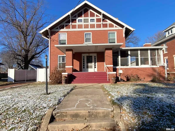 325 W Chestnut St, Canton, IL 61520