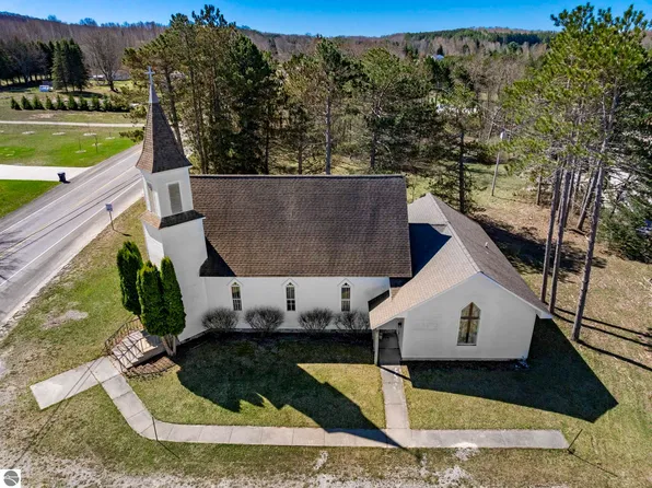 89 W Church St, Maple City, MI 49664