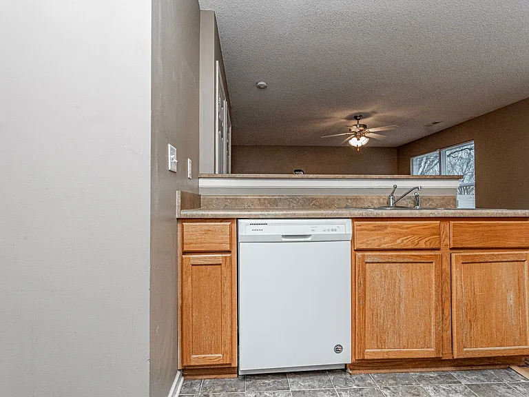 823 Whitetail Ct — Photo 10