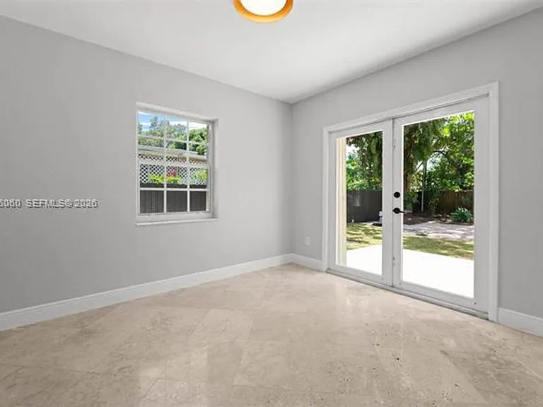11222 NE 9th Ave — Photo 9