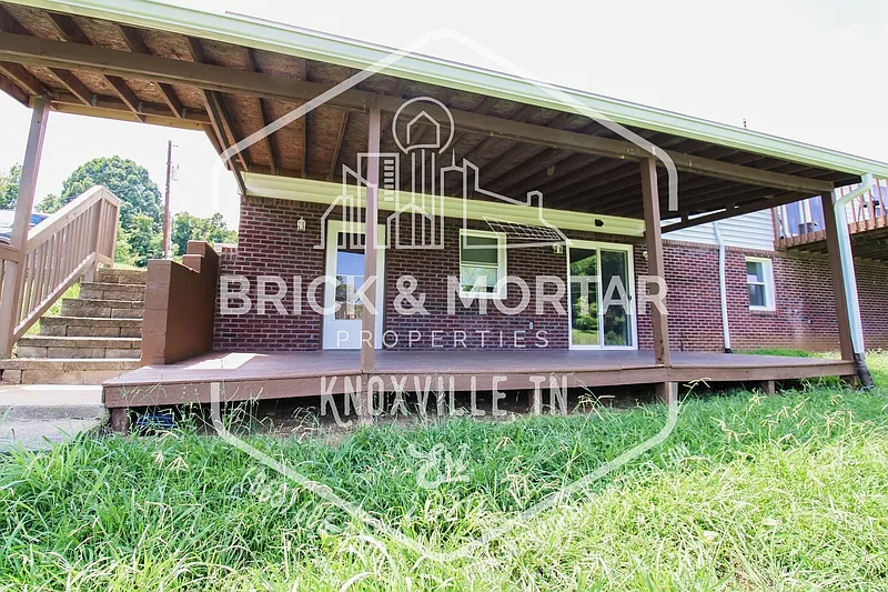 3 bed, 2.0 bath, 1170 sqft, $1,770 — Photo 2