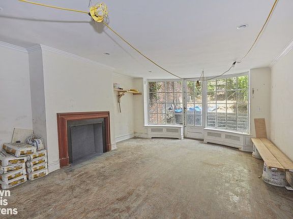 4th image of 107 E 91st St