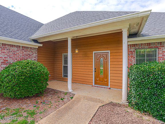 3rd image of 103 King Arthur Ln