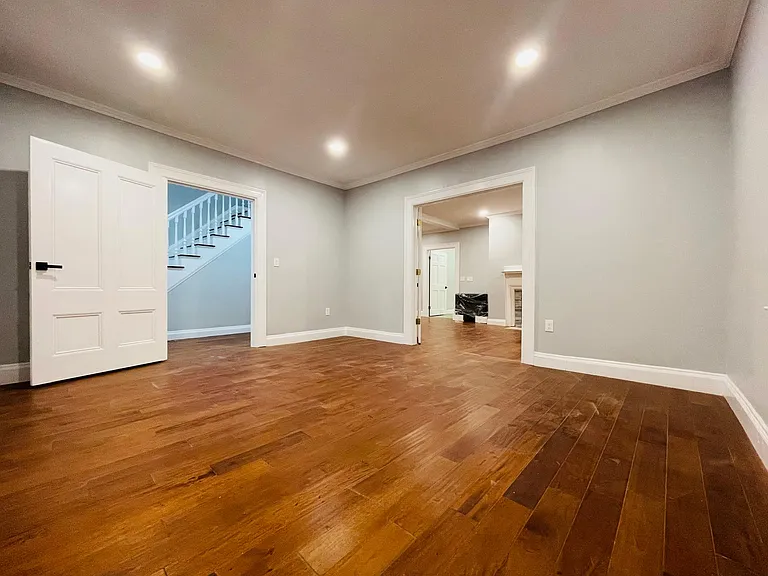 21 Maple St — Photo 2