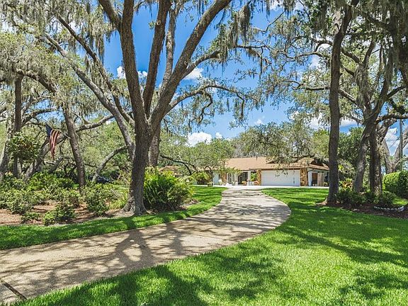 2nd image of 3097 Arbor Oaks Dr