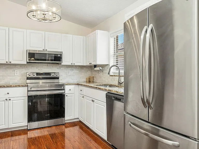 1304 Waterway Cove Dr — Photo 9