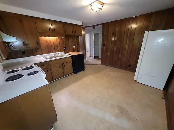 2nd image of 1916 E Batts Ln