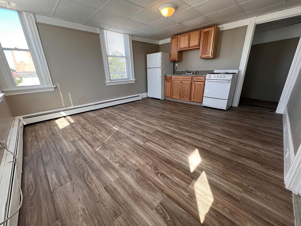 2nd image of 147 Harold St