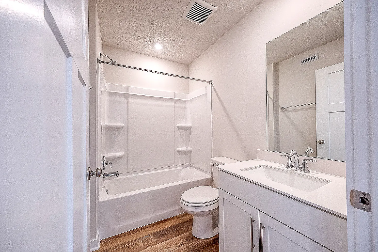 4 bed, 3.5 bath, 1760 sqft, $2,950 — Photo 2