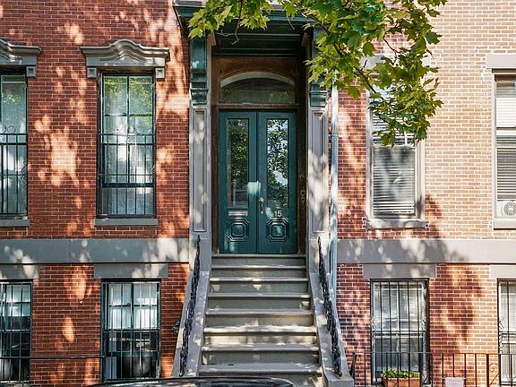 2nd image of 15 Milford St APT 3
