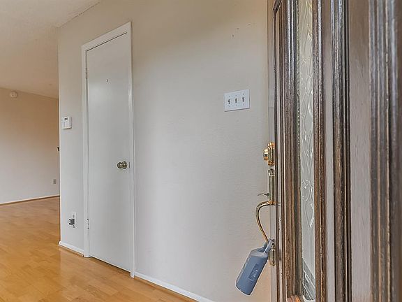 3rd image of 18112 Lakeside Ln