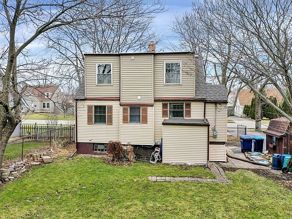 5th image of 126 Dodd Ave