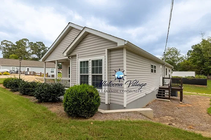 3 bed, 2.0 bath, 1525 sqft, $1,895 — Photo 3