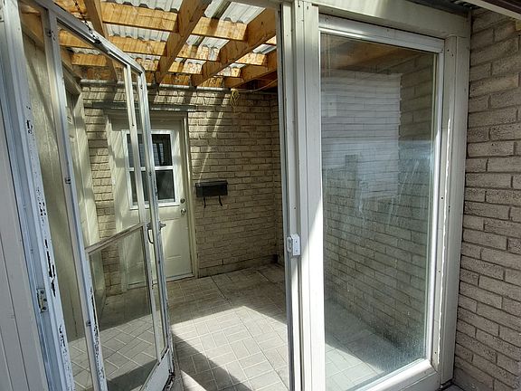 4th image of 32 Ridgeway Ave Basement A