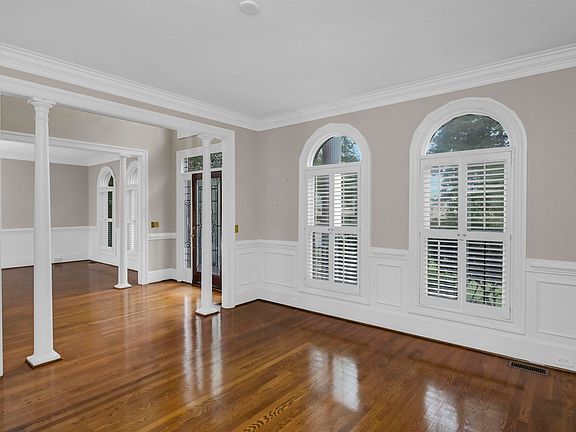 5th image of 369 Alexander Cir