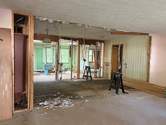 3rd image of 61 Peterson Ln