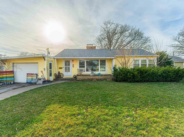 109 Logan St, Emden, IL 62635