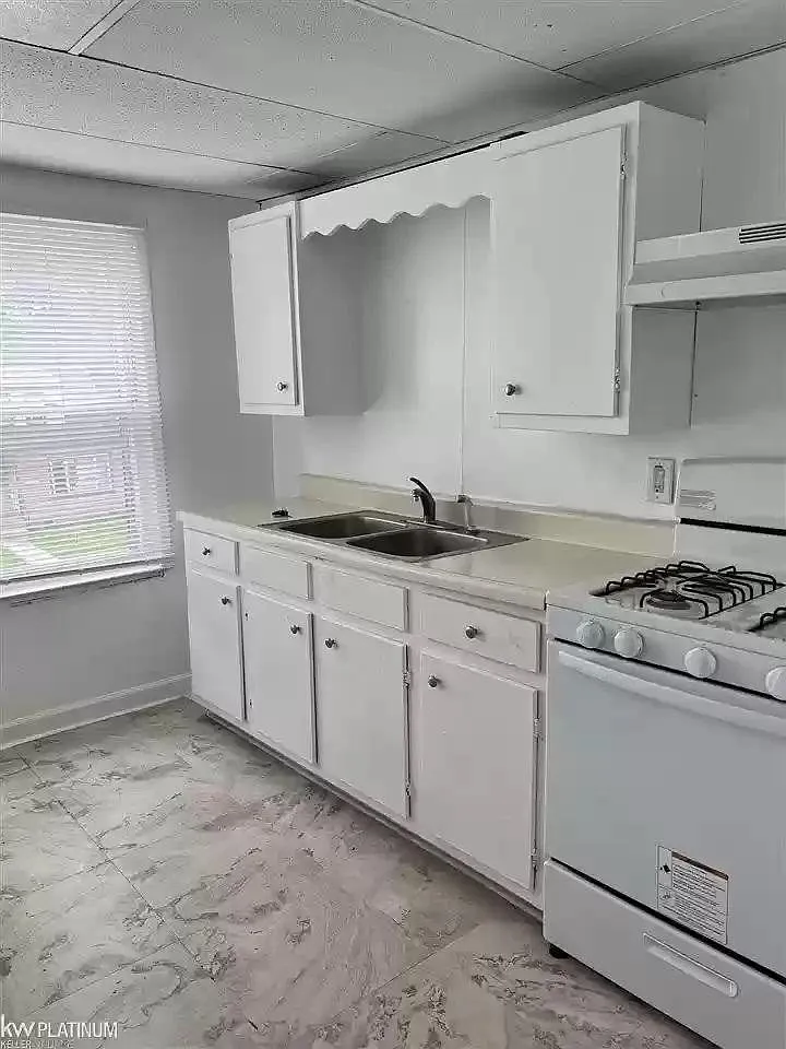 8684 Continental Ave — Photo 2
