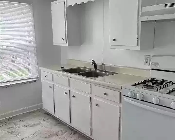 8684 Continental Ave — Photo 2