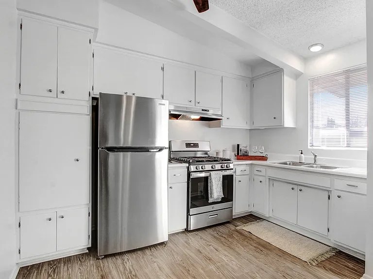 6706 Laurelgrove Ave — Photo 17