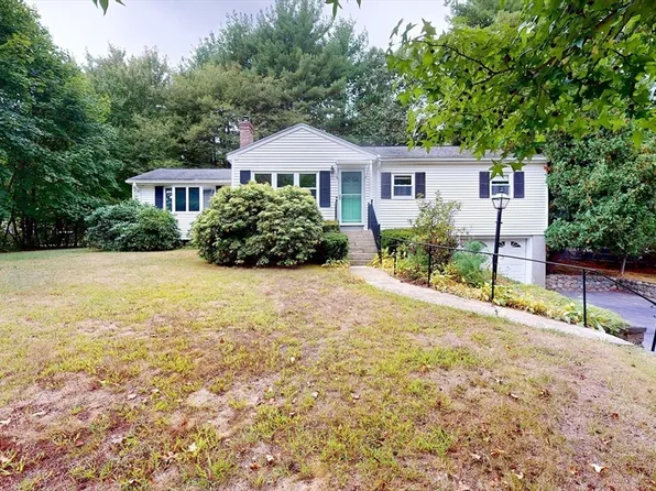 866 Pond St, Franklin, MA 02038