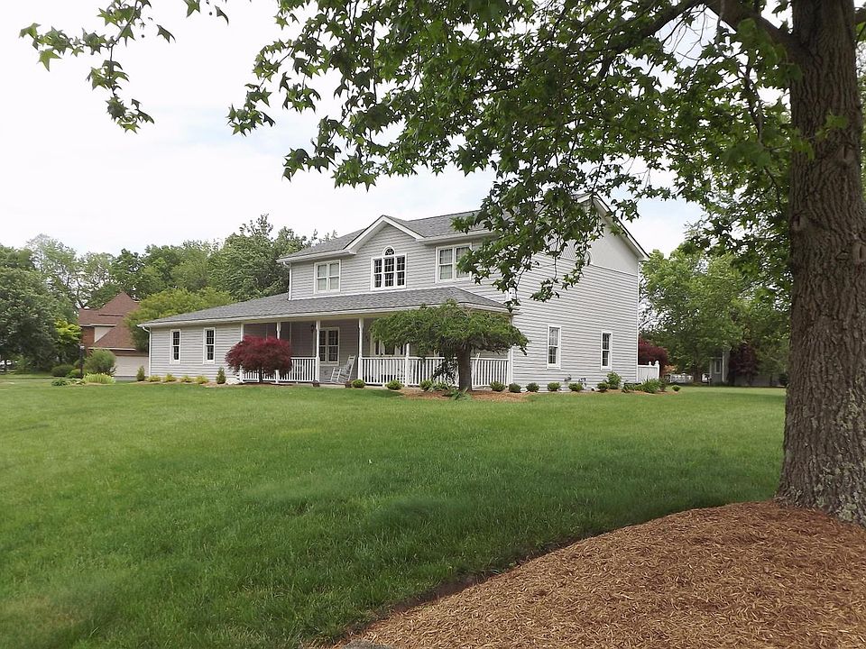 1st image of 100 Rosewood Ln