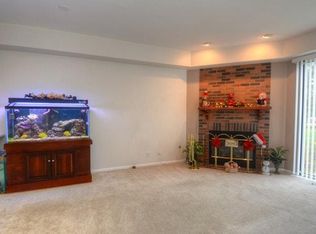 1176 Regency Dr, Schaumburg, IL 60193