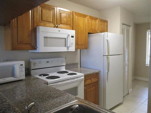 3rd image of 7105 Glenmoor Dr