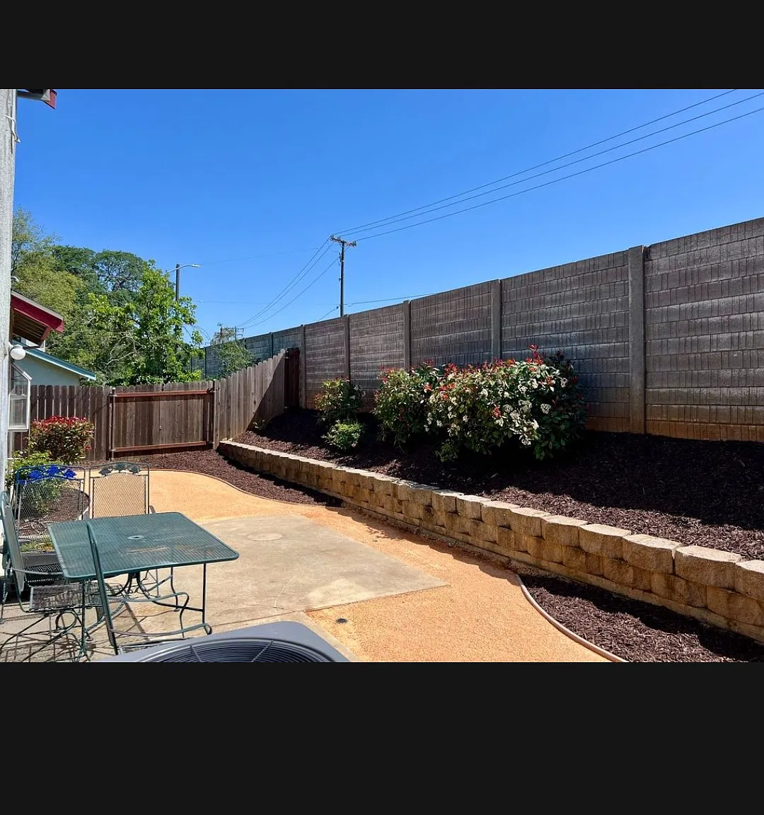 110 Cottage Pl — Photo 2