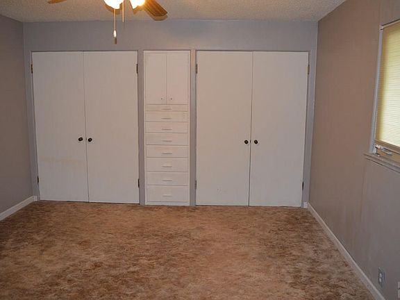 3rd image of 305 Willow Valley Dr