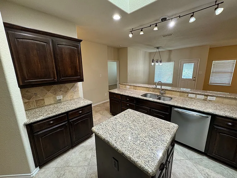 3020 Tamarack Ln — Photo 9