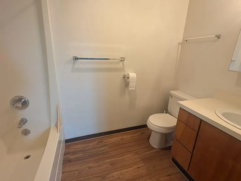 105 N Broad St — Photo 3