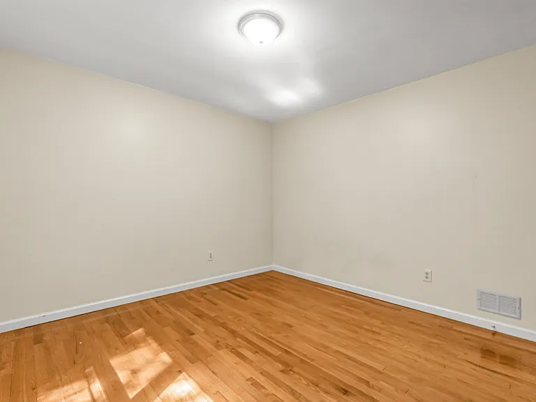 33 Serafin Ct — Photo 27