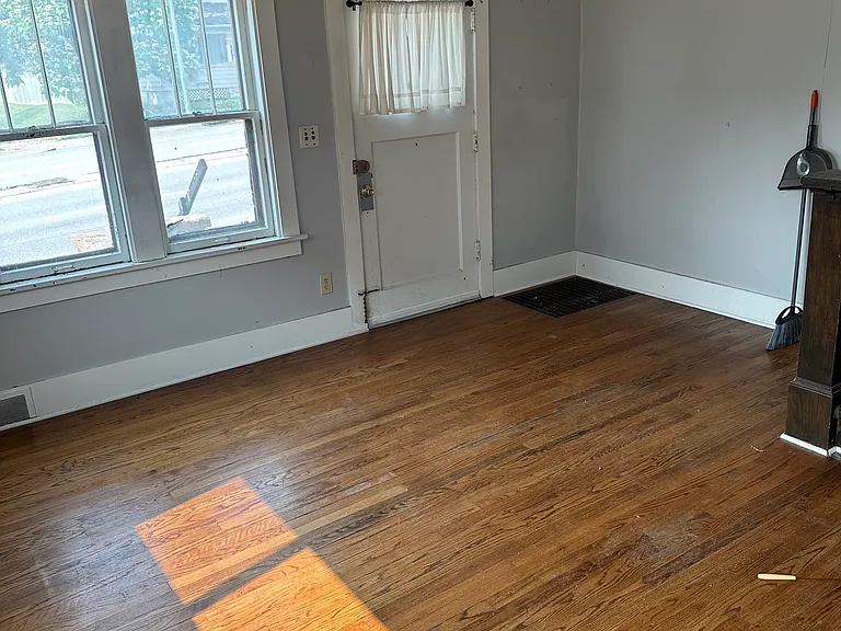 4173 Cuming St — Photo 1